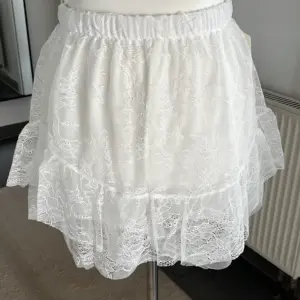 Spitzen Hosenrock weiß