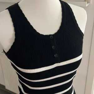 Top gestreift schwarz