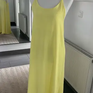 Träger Kleid Butter Yellow