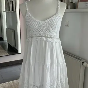 Häkelkleid weiß
