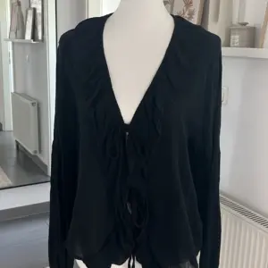 Rüschen Bluse zum Schnüren schwarz