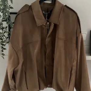 Virale Jacke dunkles Beige