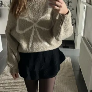 Pullover Schleifi Beige