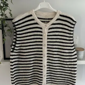 Strickweste gestreift Schwarz/Creme