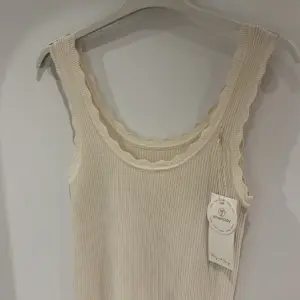 Basic Top gerippt helles Beige