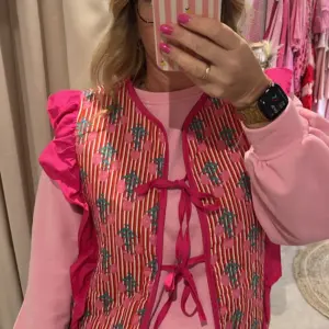 Steppweste Rüschen Pink/Rot