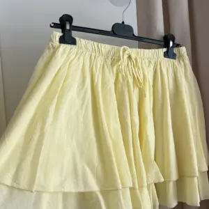 Hosenrock luftig Butter Yellow