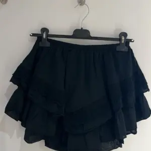 Hosenrock mit Spitze Schwarz