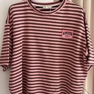 T-Shirt Amour Bordeaux