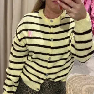 Cardigan Self Love Gelb