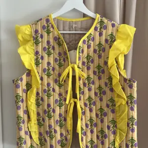 Steppweste Rüschen Gelb