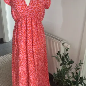 Musselin Leo Midi Kleid Rosa/Orange