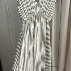 Musselin Kleid Summer gestreift Beige