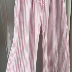 Musselin Hose gestreift Rosa