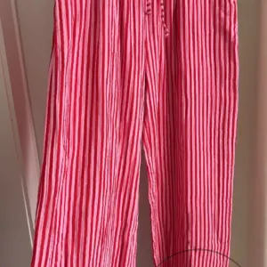 Musselin Hose gestreift Rosa/Rot