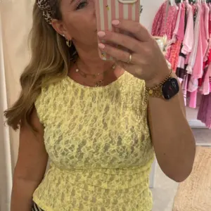 Spitzen Top gerafft Butter Yellow