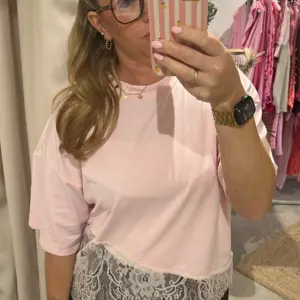 T-Shirt mit Spitze Rosa