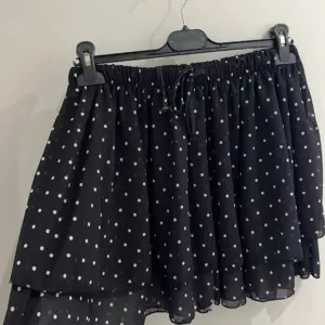 Hosenrock Polka Dots Schwarz