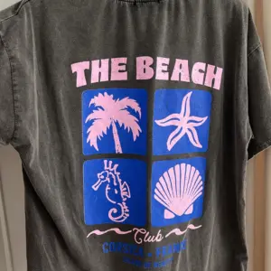 T-Shirt Beach Grau