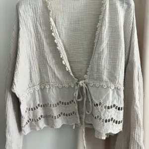 Musselin Jäckchen Beige