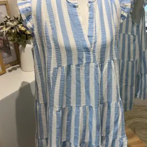 Musselin Kleid Blau/Weiß