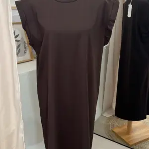 Basic MIDI Kleid Braun