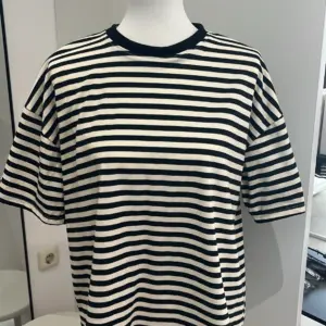 T-Shirt gestreift Schwarz/Weiß