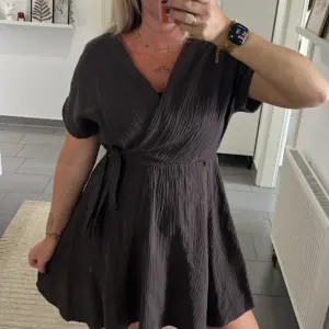 Musselin Kleid Wickelkleid Braun