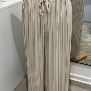 Plissee Hose Beige
