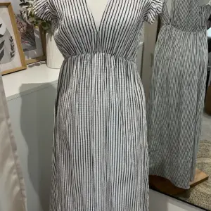 Musselin Kleid Summer gestreift Weiß/Schwarz