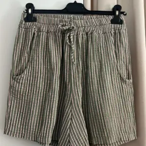 Musselin Shorts Khaki/Rosa