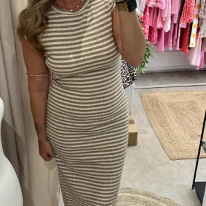 Strickkleid gestreift Beige