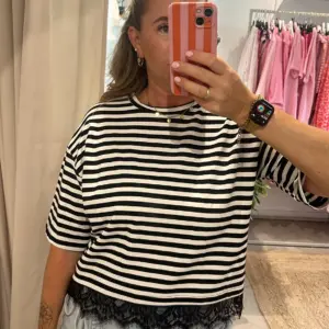 T-Shirt mit Spitze Schwarz/Weiß