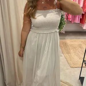 Kleid Beige